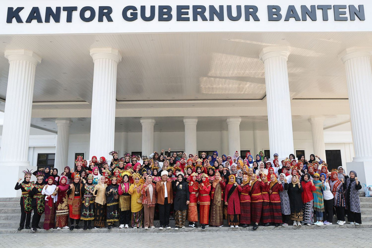 Pj Gubernur Banten Al Muktabar Ajak Generasi Muda Hidup Sehat dan Lestarikan Wastra Nusantara