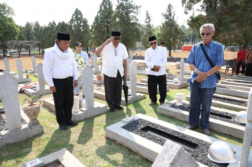 Pj Gubernur Al Muktabar Ziarah ke Makam Tokoh Banten di Jakarta