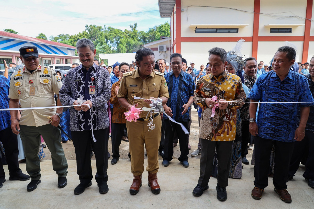 Lanjutkan Ekspedisi Reformasi Tematik Berdampak, Pj Gubernur Banten Al Muktabar Resmikan Sarpras Pendidikan 3 SMK Negeri di Kota Serang