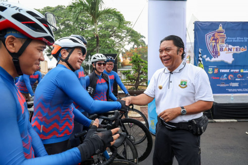 Pj Gubernur Al Muktabar Lepas Peserta Sepeda Tour de Banten 2023