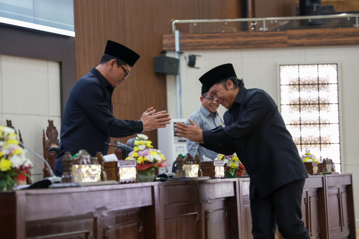 Raperda LKPj APBD 2023 Disetujui, Pj Gubernur Al Muktabar: APBD Dirancang Untuk Menjawab Harapan Masyarakat