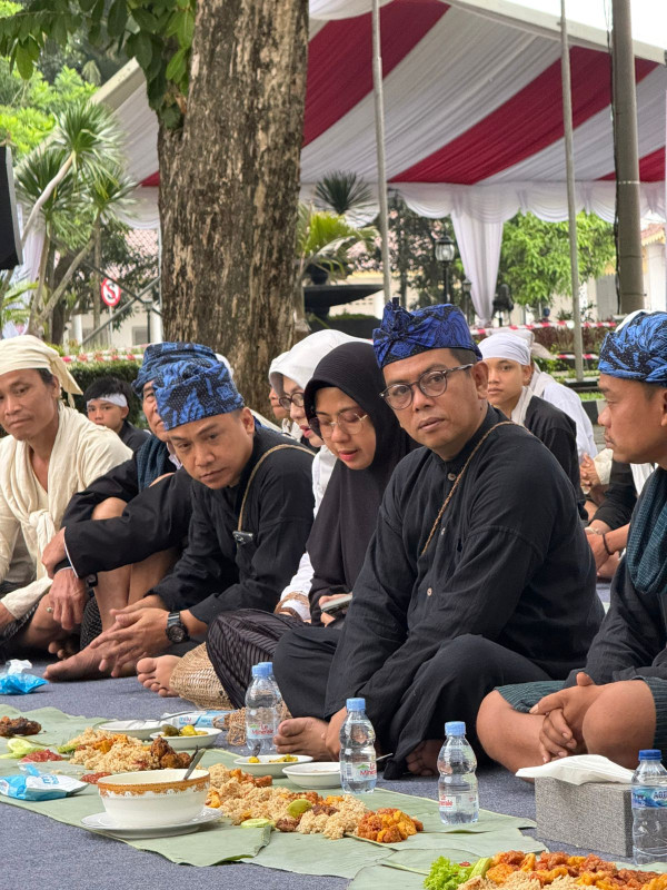 Pertama Dalam Seba Baduy,  Bapak Gede Gubernur Banten Andra Soni Mumuluk Bareng Masyarakat Baduy