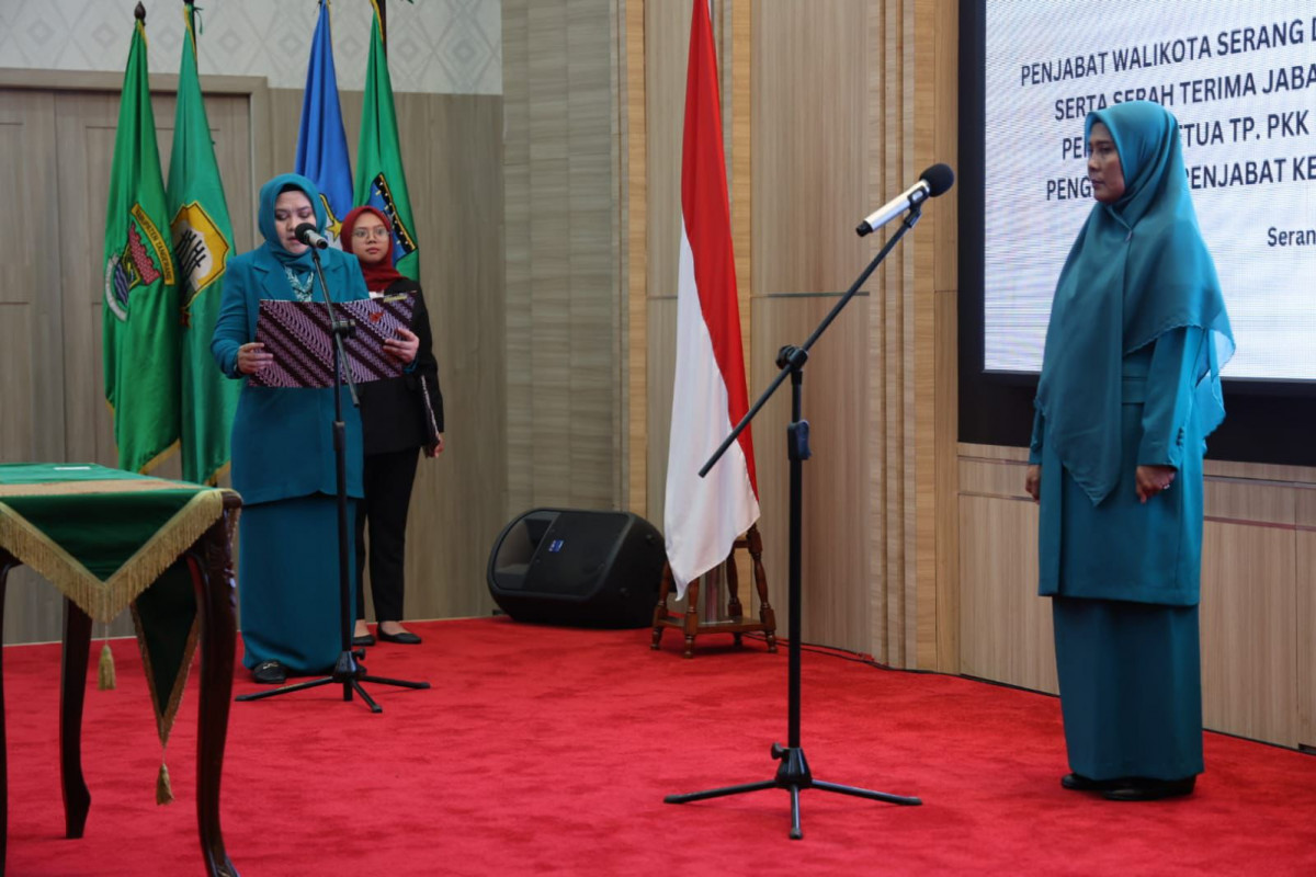 Pj Ketua TP PKK Provinsi Banten Tine Al Muktabar Lantik Cona Engrin Nanang Saefudin Sebagai Pj Ketua TP PKK dan Pj Ketua Pembina Posyandu Kota Serang