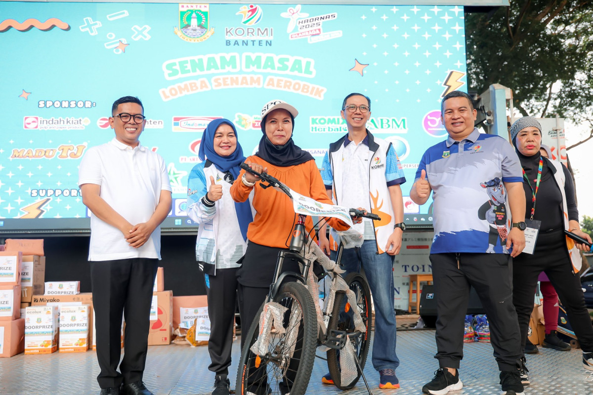 Senam Bareng Ribuan Warga Banten, Gubernur Andra Soni Ingin Masyarakat Sehat Demi Banten Kuat