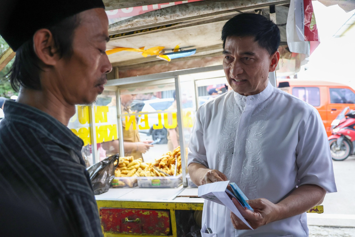 Safari Ramadan Wagub Dimyati di Pandeglang, Borong Gorengan Pedagang Kecil