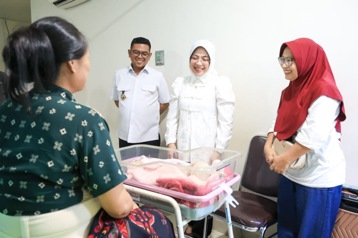 Jelang Lebaran, Gubernur Andra Soni Apresiasi Dedikasi Tenaga Kesehatan