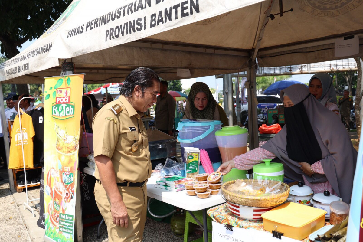 Pj Gubernur Al Muktabar Buka Bazar Pasar Murah MTQ XXI Provinsi Banten Tahun 2024