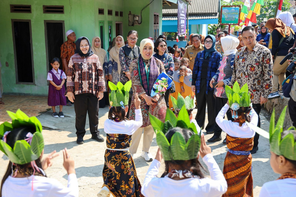 Pj Gubernur Banten Al Muktabar Hadiri Peluncuran Pilot Project Posyandu 6 SPM Kabupaten Lebak