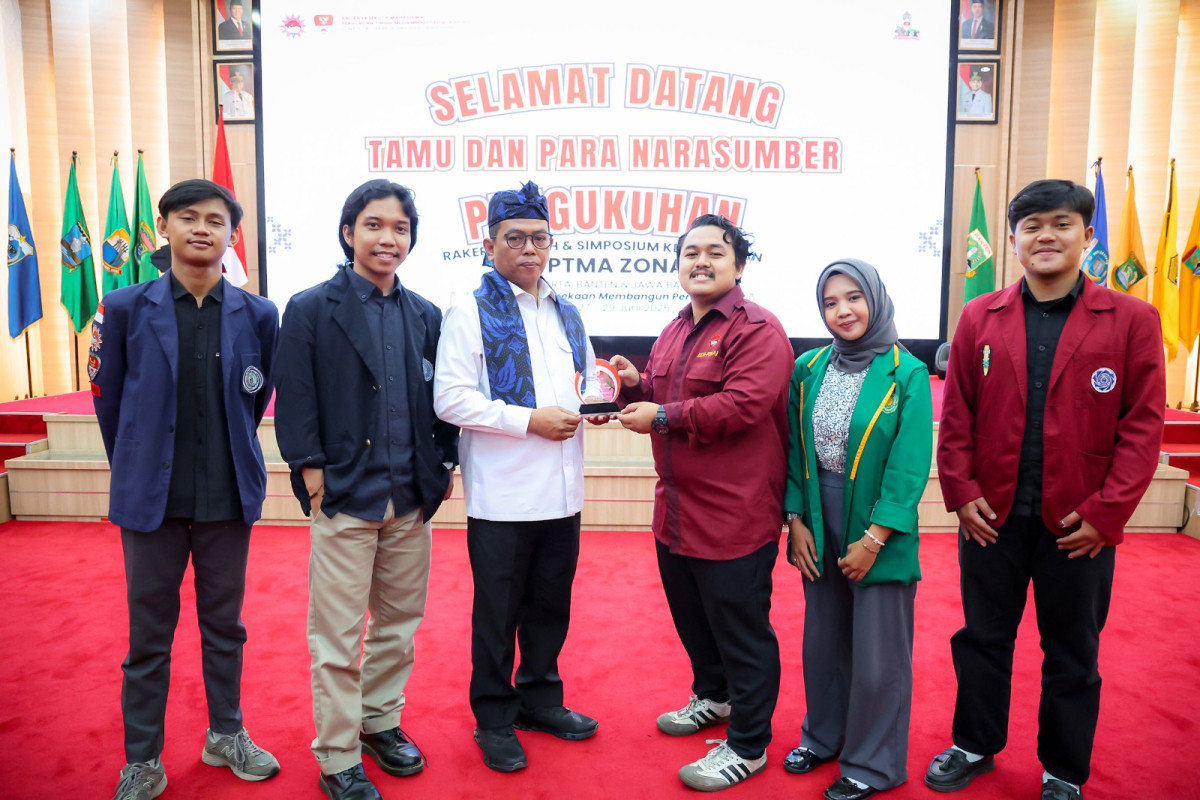 Dilantik, Ini Pesan Gubernur Banten Andra Soni Kepada Pengurus BEM PTMA Zona III