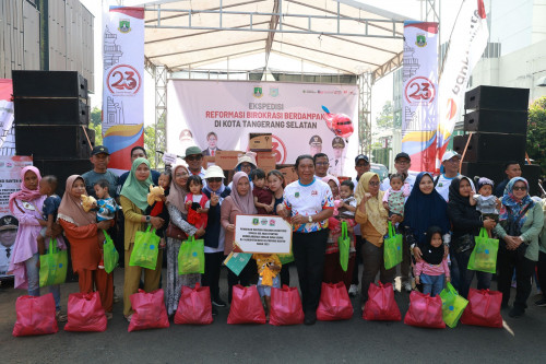 Penanganan Kemiskinan Ekstrem, Pemprov Banten Salurkan Bansos di Kota Tangsel