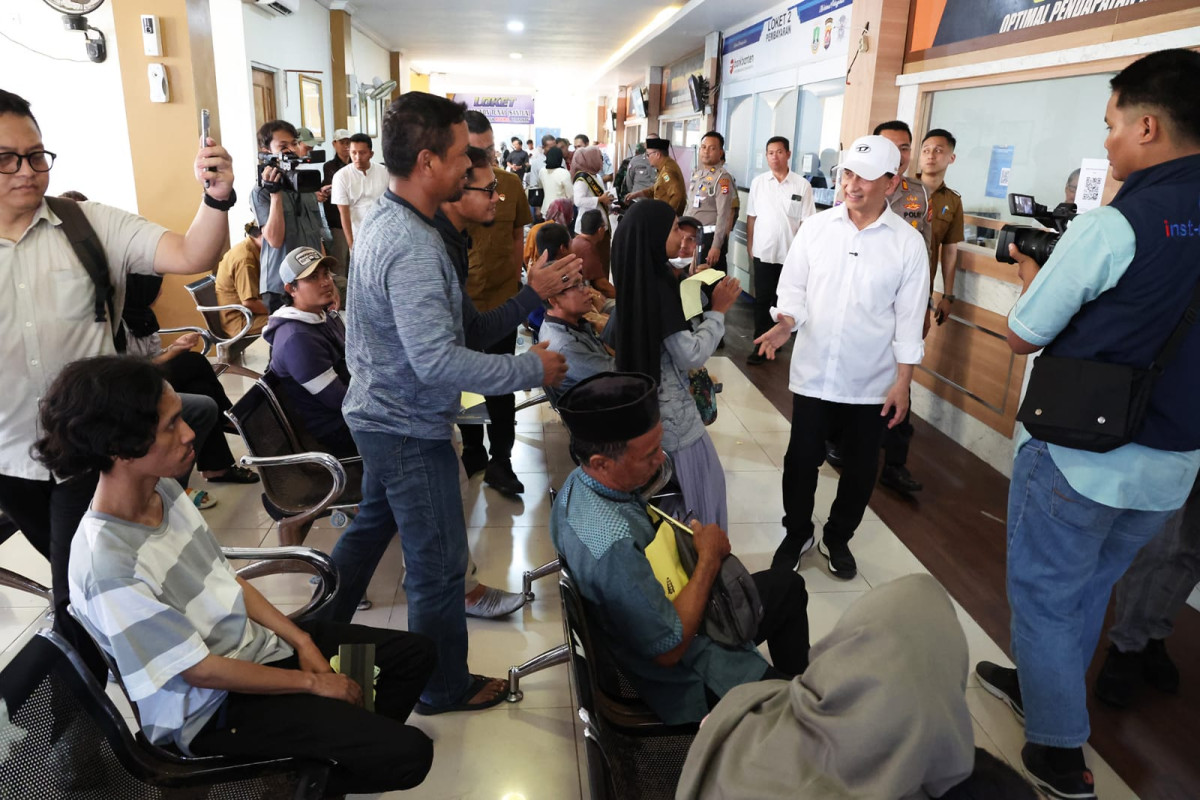 Tinjau Pelayanan UPT Samsat Cilegon, Wagub Banten A Dimyati Natakusumah Tegaskan Jangan Ada Pungli