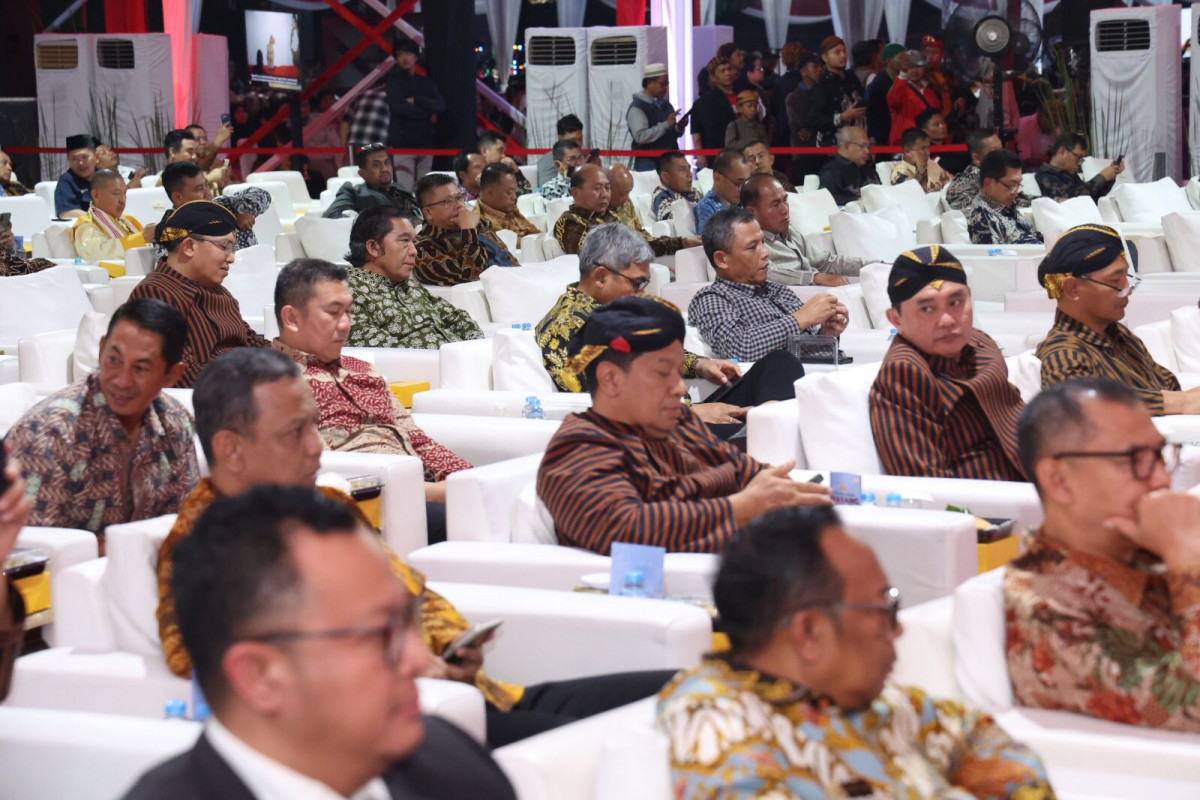 Rangkaian Hari Bhayangkara ke-78, Pj Gubernur Banten Al Muktabar Hadiri Pergelaran Wayang Kulit