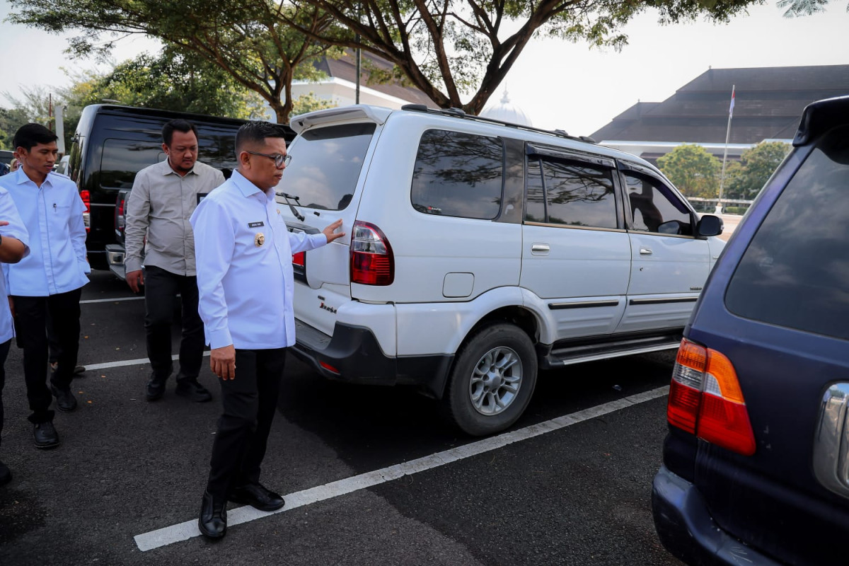 Gubernur Banten Andra Soni Cek Kendaraan Dinas di Setda Provinsi Banten