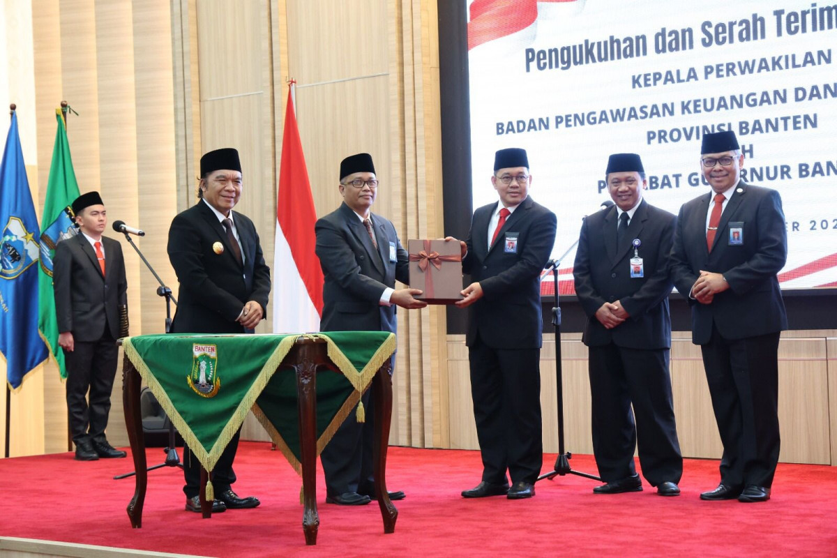 Pj Gubernur Al Muktabar Hadiri Rapat Paripurna Pengucapan Sumpah Pimpinan DPRD Banten dan Pemandangan Umum Fraksi Terhadap Nota Pengantar APBD TA 2025