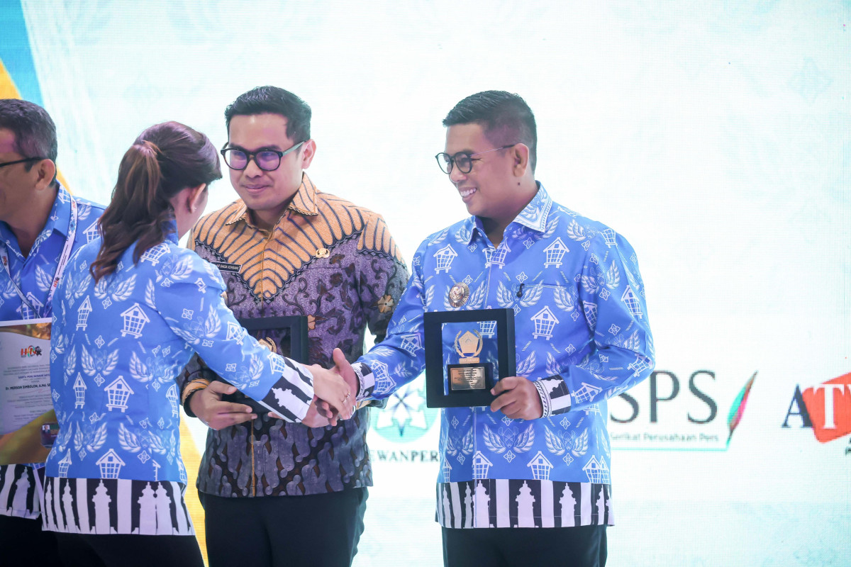 Gubernur Andra Soni Raih Penghargaan PWI Awards pada HPN 2026 di Provinsi Banten