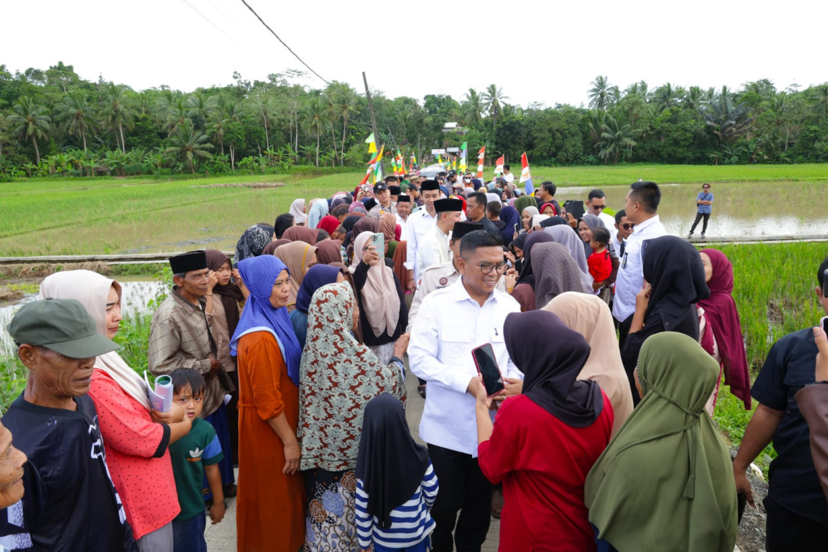 Program Bang Andra Bangun Jalan untuk 200 Hektare Sawah, Beban Petani Karyajaya Berkurang