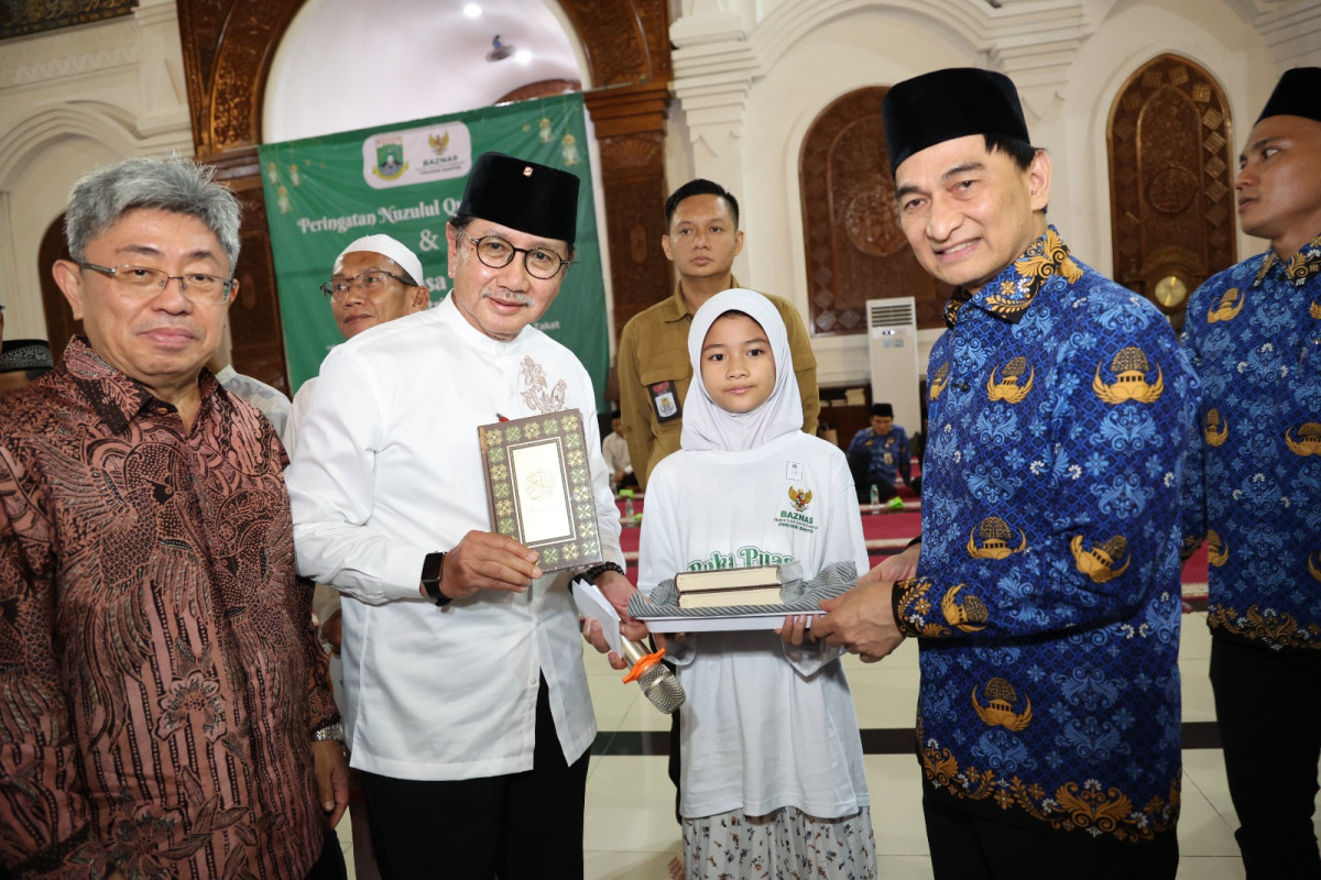 Wagub Banten A Dimyati Natakusumah Minta Didoakan Para Santri dan  Dhuafa