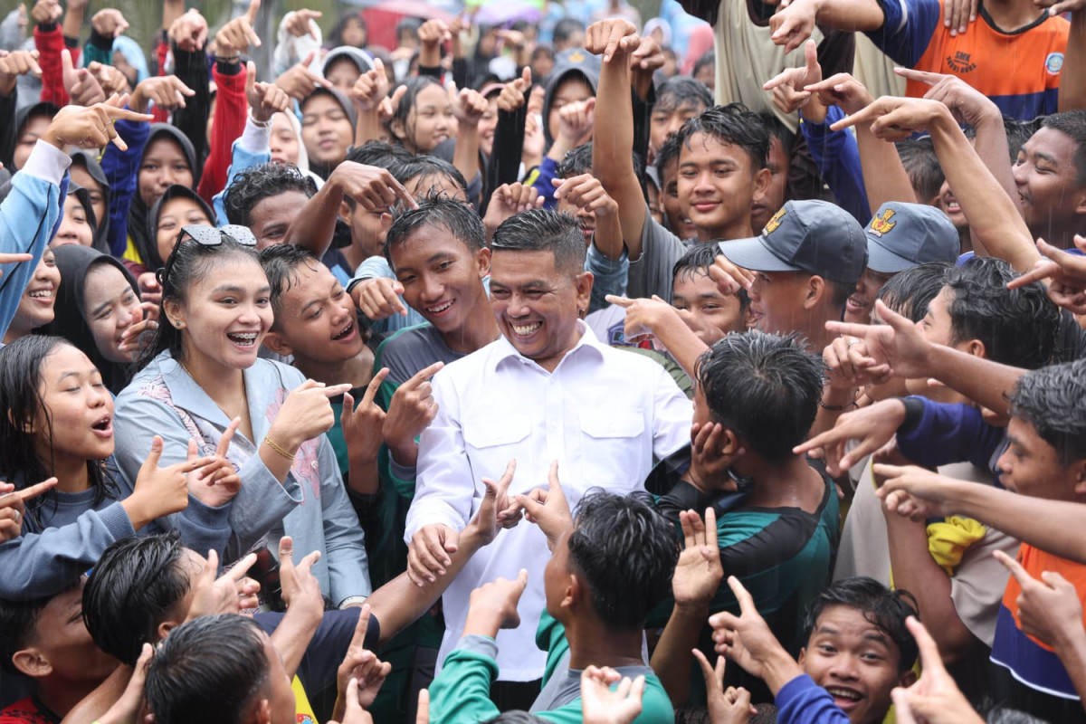 Di Tengah Guyuran Hujan, Gubernur Banten Andra Soni Beri Pesan Menyentuh ke Peserta Kemah Kebangsaan