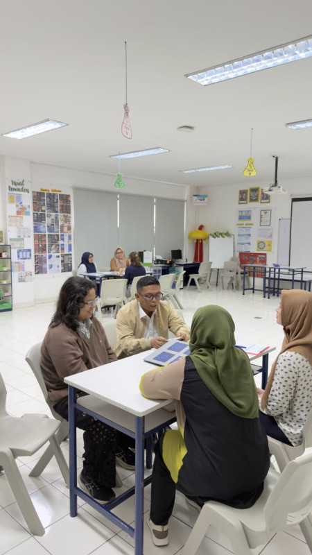 Implementasi Kebijakan, Gubernur Ambil Rapor Anak ke Sekolah