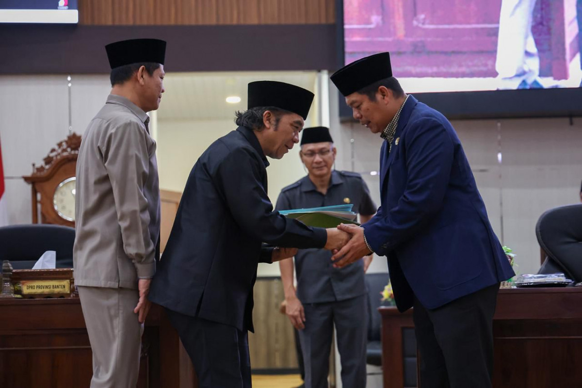 Rapat Paripurna Pemandangan Fraksi Atas Raperda Perubahan APBD Tahun 2024, Pj Gubernur Banten Al Muktabar: Kita Pelajari Sesuai Kewenangan