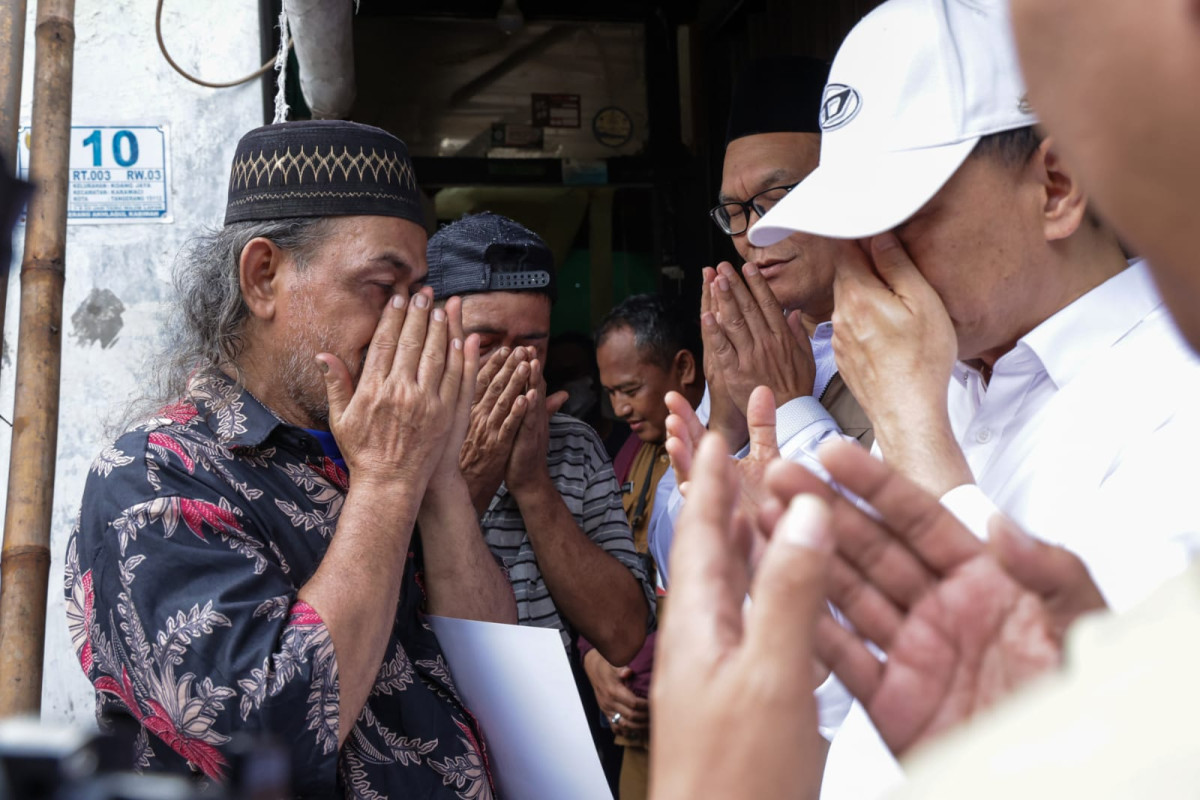 Wagub Banten Dimyati Salurkan Bantuan Bedah Rumah Tiga Lansia Bersaudara di Karawaci