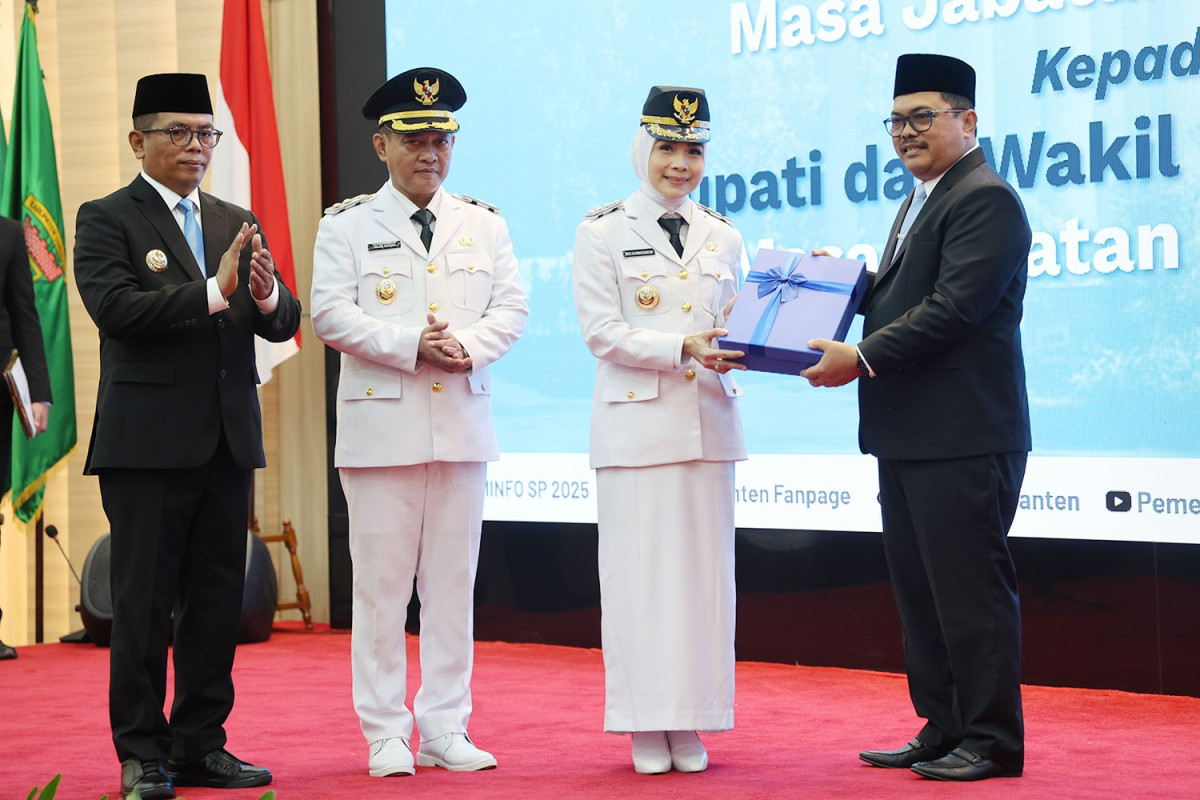 Gubernur Banten Andra Soni Lantik Bupati dan Wakil Bupati Serang Masa Jabatan Tahun 2025-2030