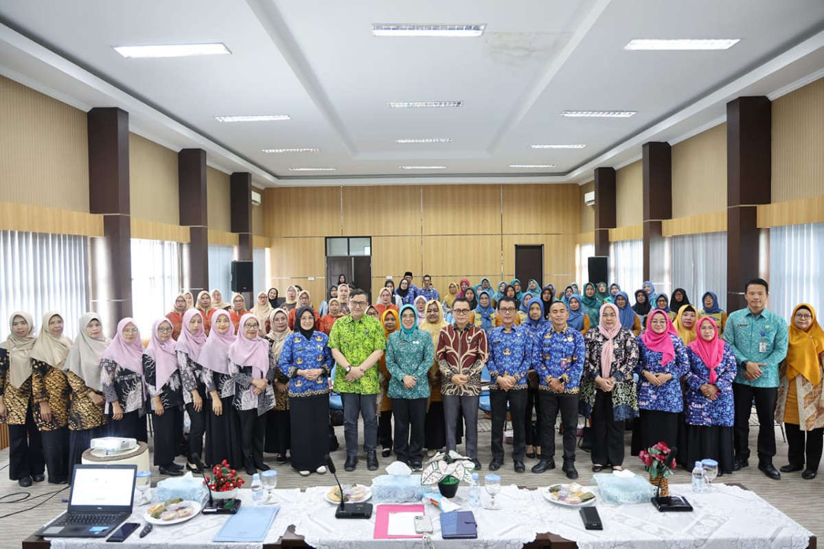 Ketua Tim Pembina Posyandu Provinsi Banten Tinawati Andra Soni Perkuat Kader Posyandu Pada 6 SPM