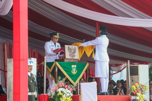 *Pj Gubernur Al Muktabar Pimpin Upacara Pengibaran Bendera Merah Putih HUT Kemerdekaan RI Ke-78 Provinsi Banten