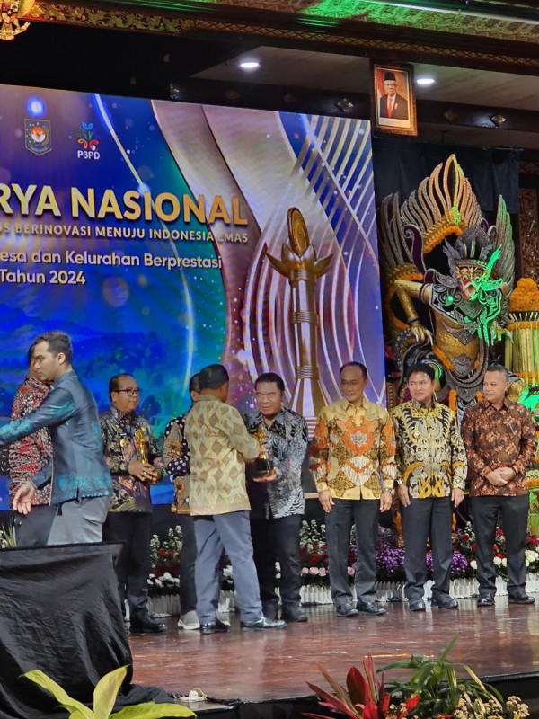 Pj Gubernur Banten Al Muktabar Raih Anugerah Upakarya Wanua Nugraha dari Mendagri M Tito Karnavian