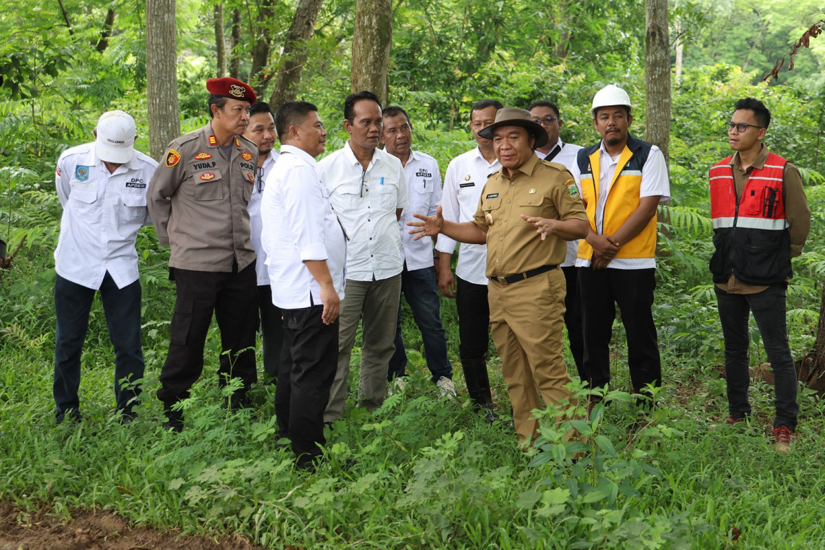 Pj Gubernur Banten Al Muktabar Tinjau Lokasi Rencana Pembangunan TPSA Regional di Kabupaten Lebak