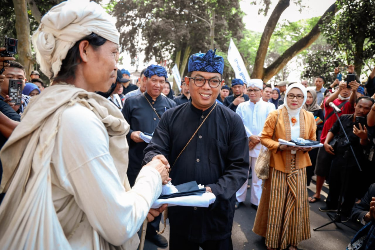 Sambut Warga Baduy. Gubernur Banten Andra Soni : Sangat Menginspirasi Dalam Menjaga Kelestarian Alam dan Adat