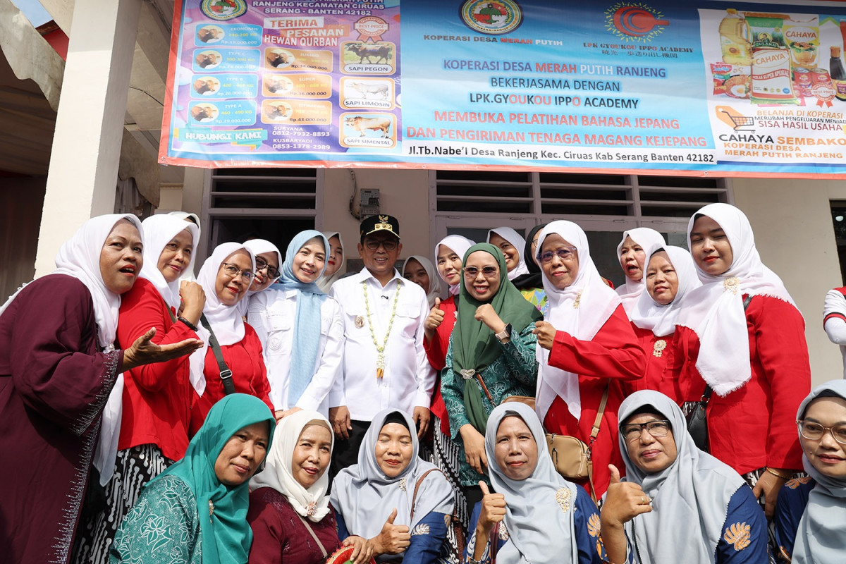 Tinjau Aktivitas Koperasi Desa Merah Putih Ranjeng, Gubernur Banten Andra Soni Optimis Pencapaian Target Pertumbuhan Ekonomi 8 Persen