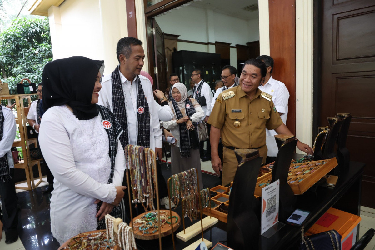 Pj Gubernur Banten Al Muktabar Kukuhkan Pengurus Dekranasda Provinsi Banten Masa Bakti 2023-2024