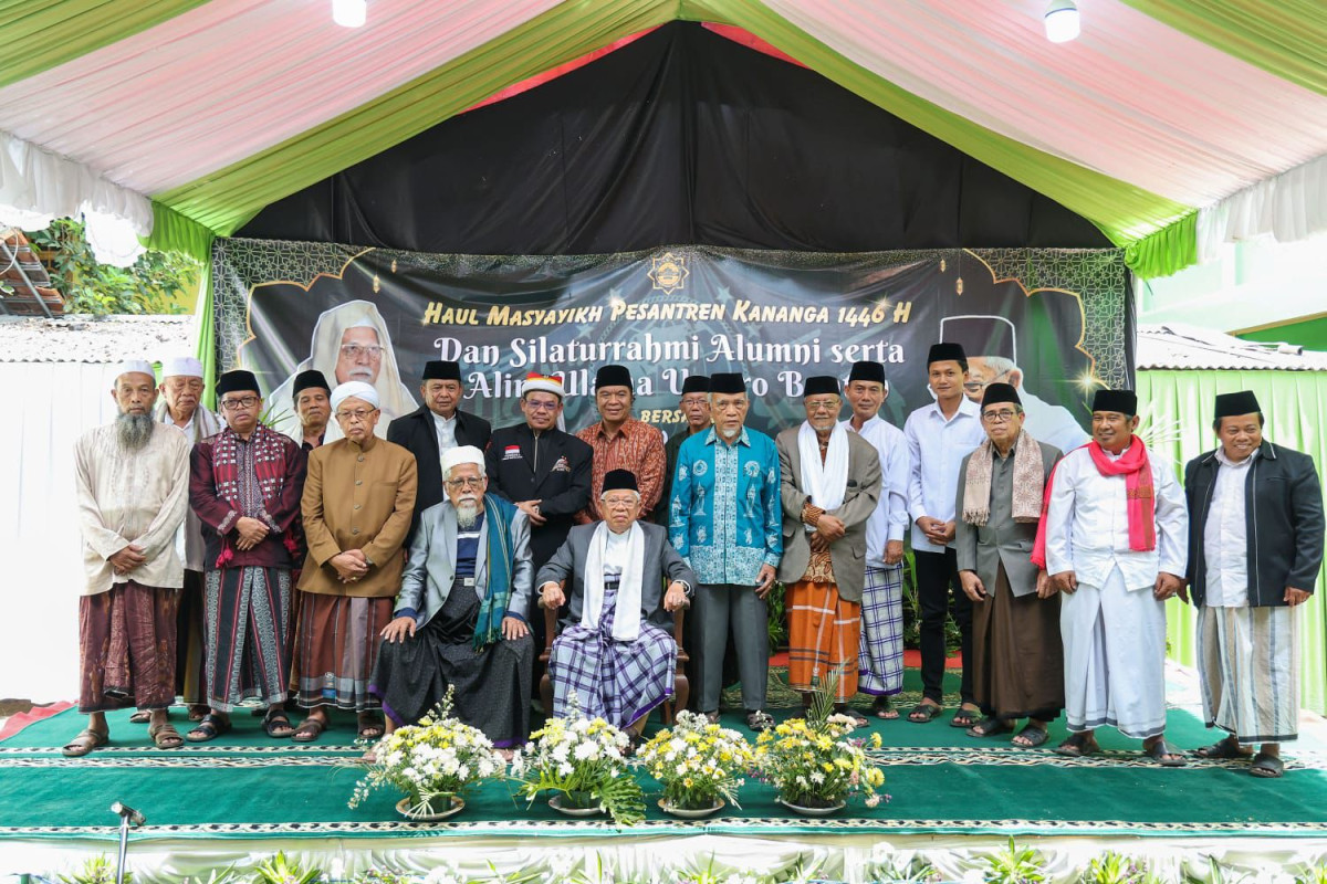 Pj Gubernur Al Muktabar: Pondok Pesantren Memiliki Peran Strategis Bagi Peradaban dan Masa Depan Bangsa Indonesia