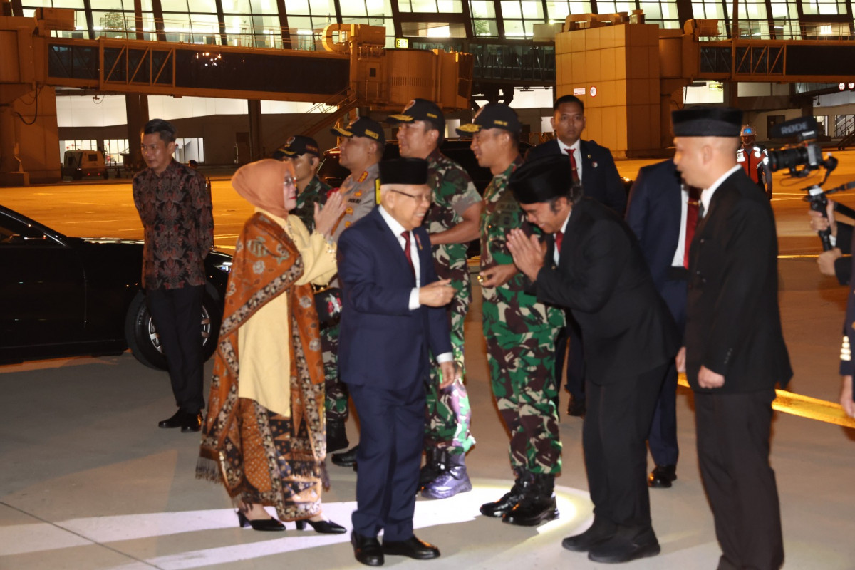 Pj Gubernur Banten Al Muktabar Turut Melepas Keberangkatan Wapres Ma'ruf Amin ke Selandia Baru