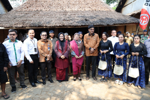 Dekranasda Provinsi Banten Gelar Pendidikan Kecakapan Wirausaha Tenun Baduy