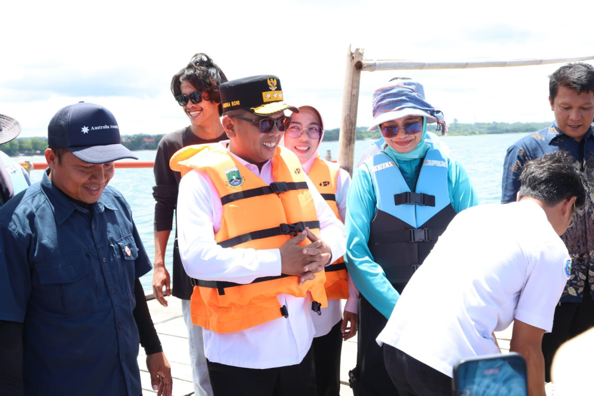 Gubernur Andra Soni Pimpin Konservasi Laut dan Pengayaan Terumbu Karang di Carita