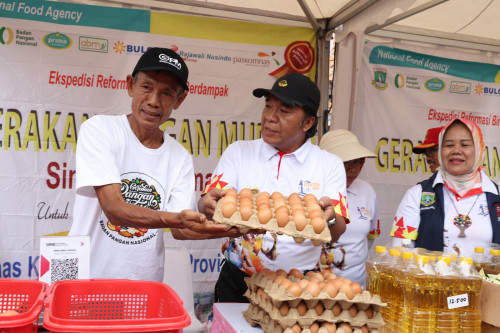 Tinjau Gerakan Pangan Murah, Pj Gubernur Al Muktabar: Kita Hadirkan Untuk Masyarakat