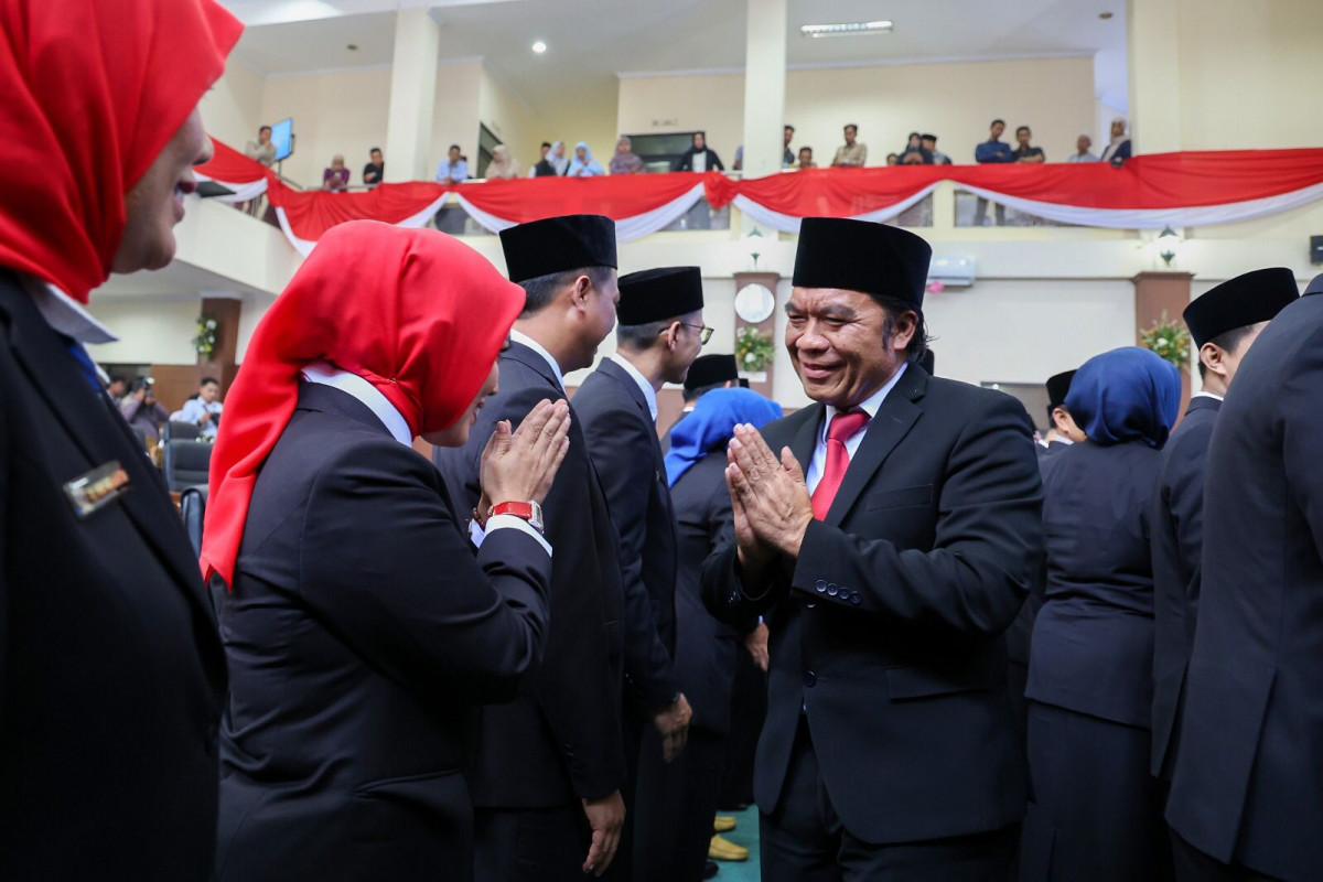 Pj Gubernur Banten Al Muktabar Hadiri Pengucapan Sumpah/Janji Anggota DPRD Kabupaten Pandeglang Masa Bakti 2024 - 2029