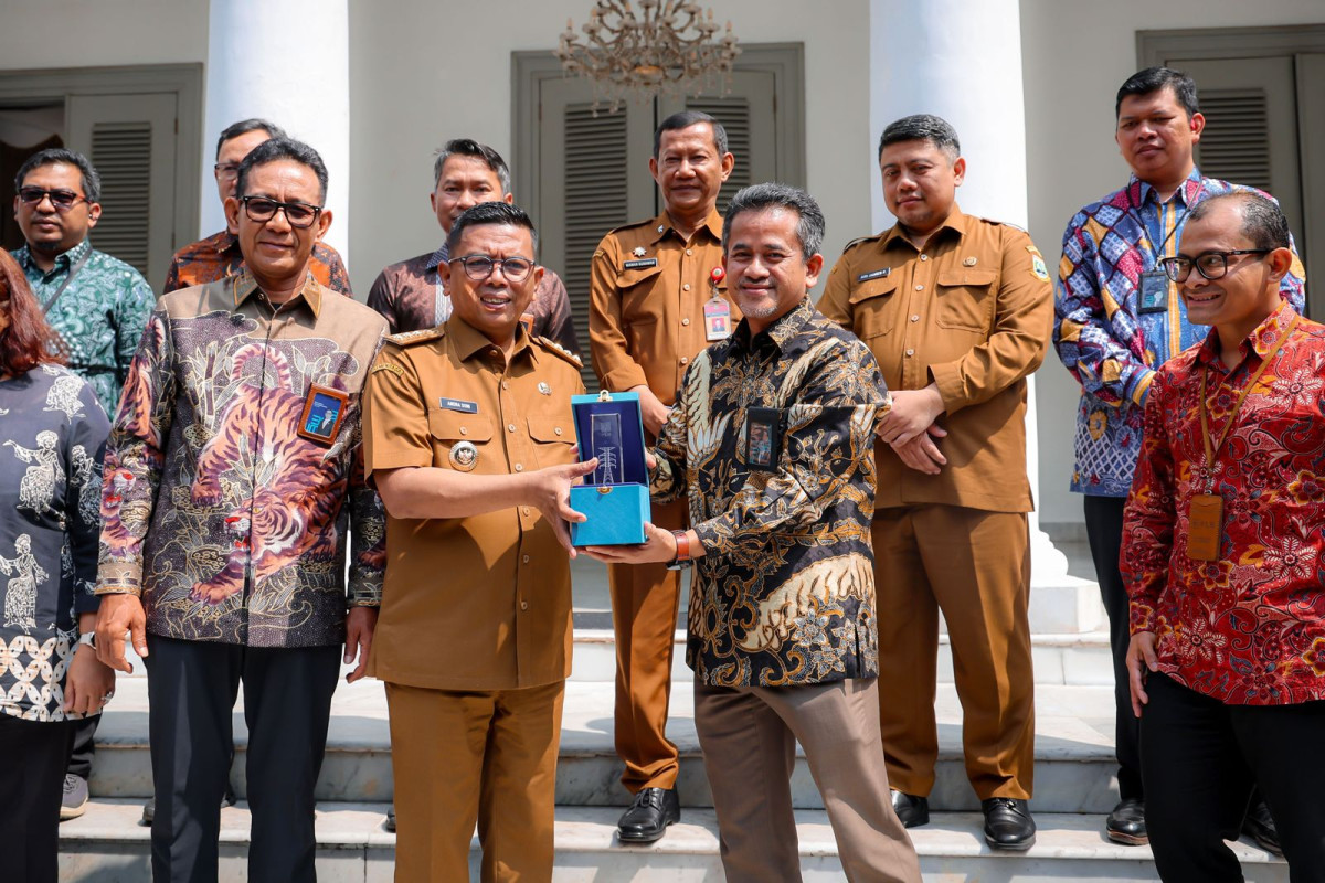 Gubernur Banten Andra Soni Bertekad Pemerataan  Listrik di Kepulauan