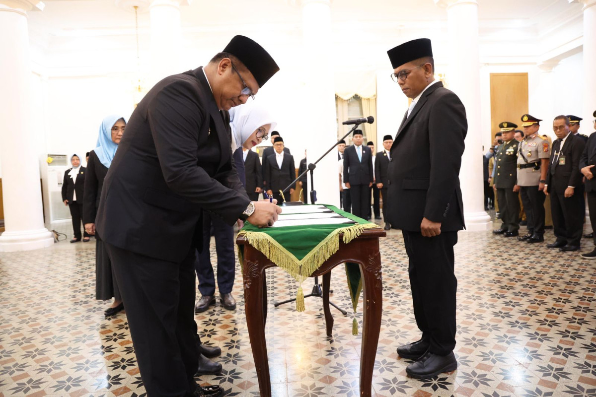 Lantik 10 Pejabat Pemprov Banten, Gubernur Andra Soni Terapkan Manajemen Talenta Berbasis Kinerja