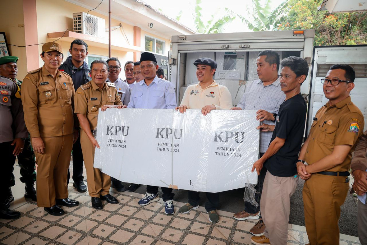 Pj Gubernur Banten Al Muktabar Cek Kesiapan Distribusi Logistik Pilkada  Serentak 2024