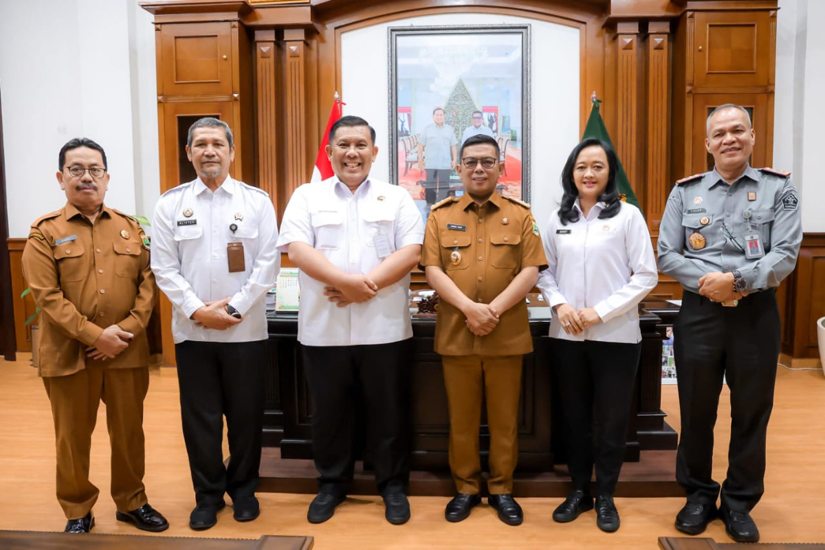 Bahas Isu Strategis, Gubernur Banten Andra Soni Terima Kunjungan Sesmenko Bidang Kumham Imipas