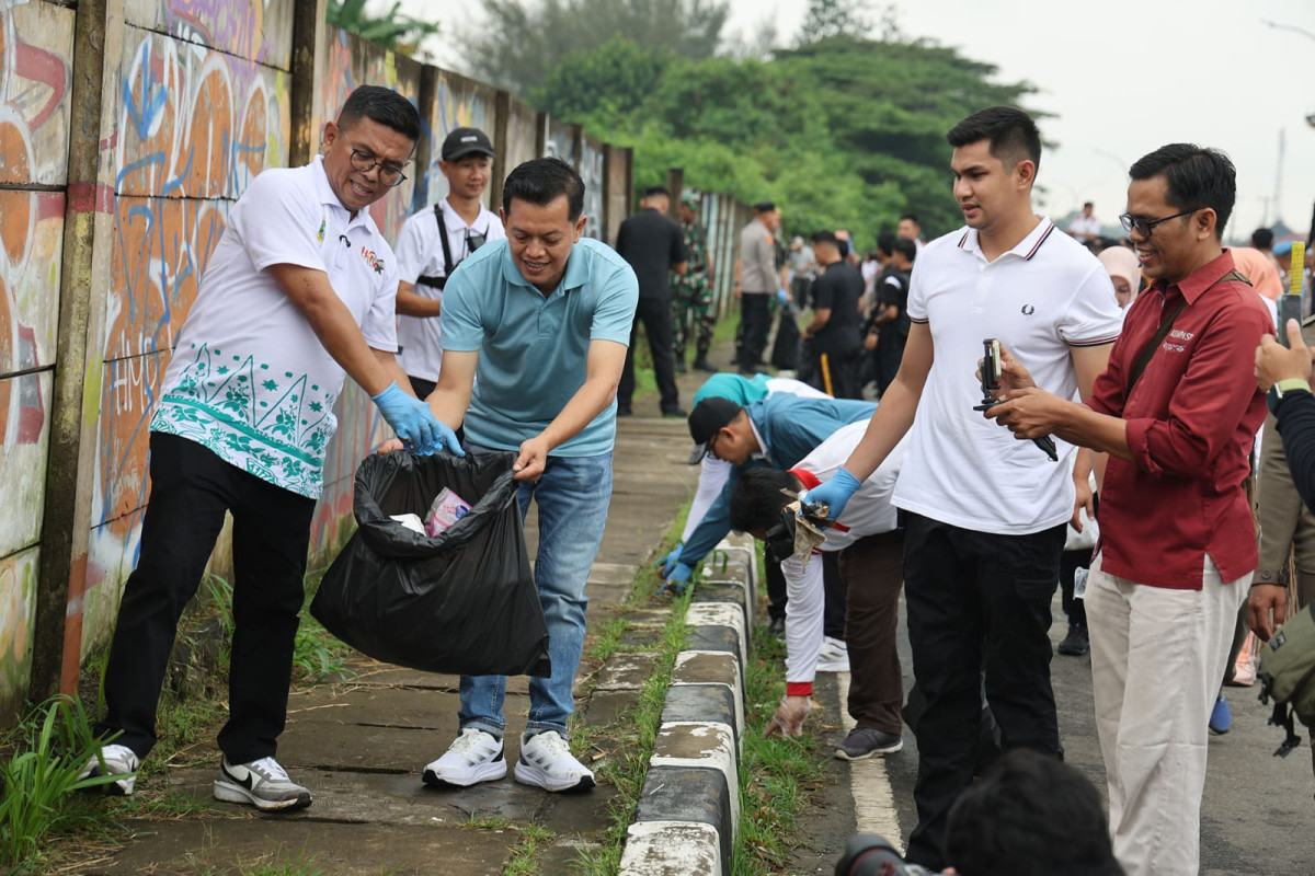 Pimpin Gerakan Banten ASRI, Gubernur Andra Soni Ajak Masyarakat Perangi Sampah