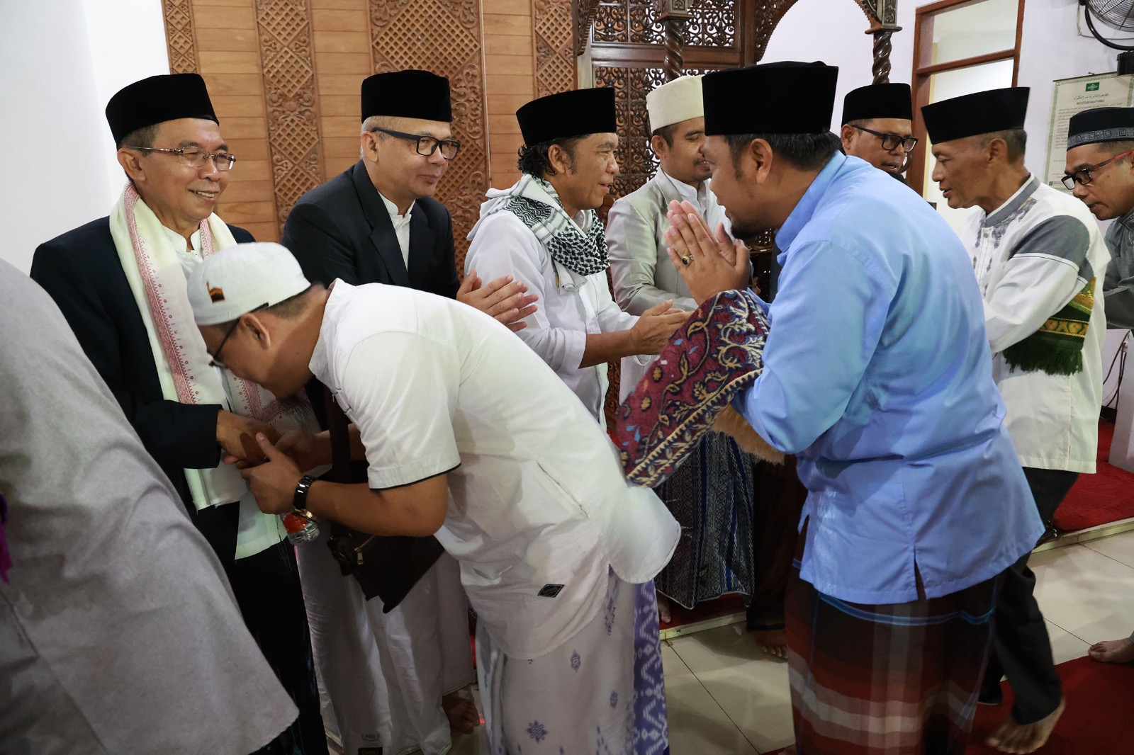 Pj Gubernur Banten Al Muktabar Salat Idul Fitri 1444 H di Masjid Raya Al Bantani