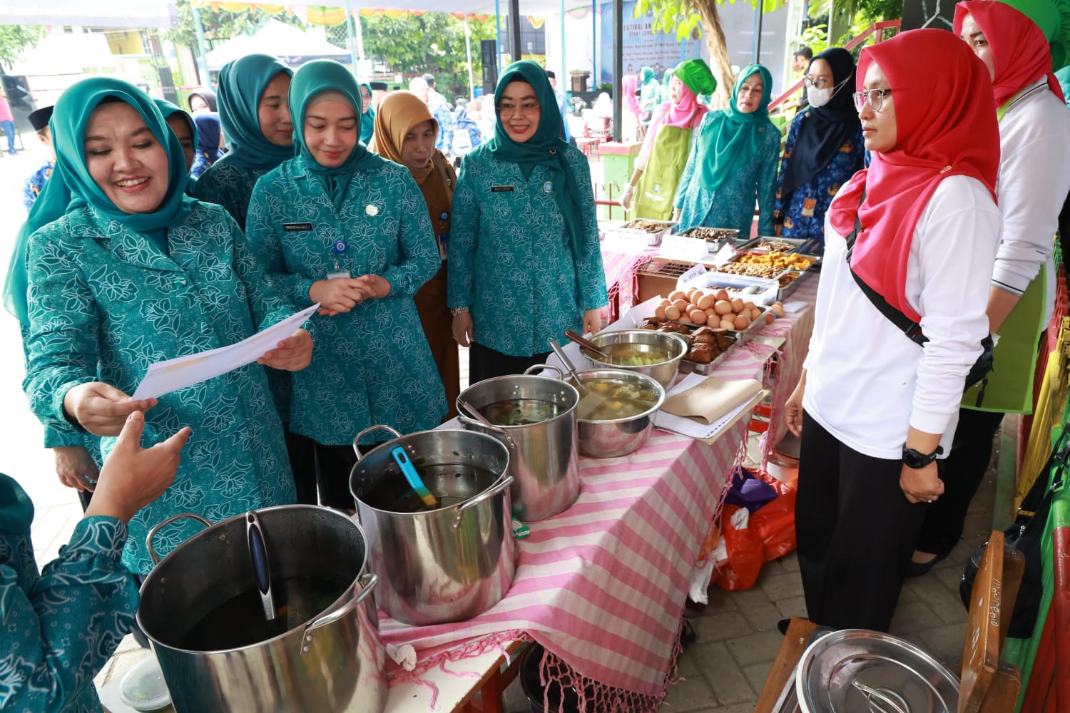 Ketua TP PKK Provinsi Banten Tine Al Muktabar Apresiasi Pemahaman Menu Sehat Ibu-ibu Kota Tangerang